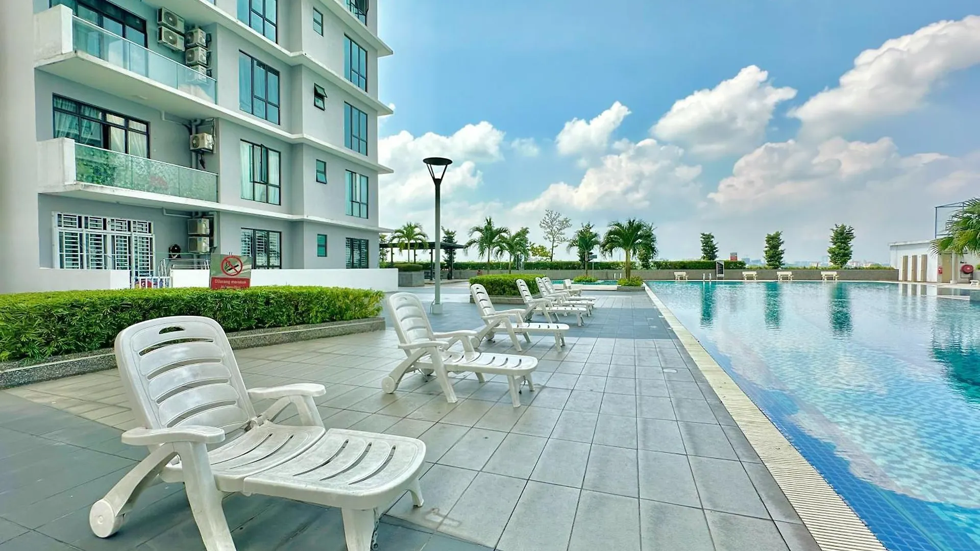 The Platino Near Paradigm Mall By Stayrene Johor Bahru